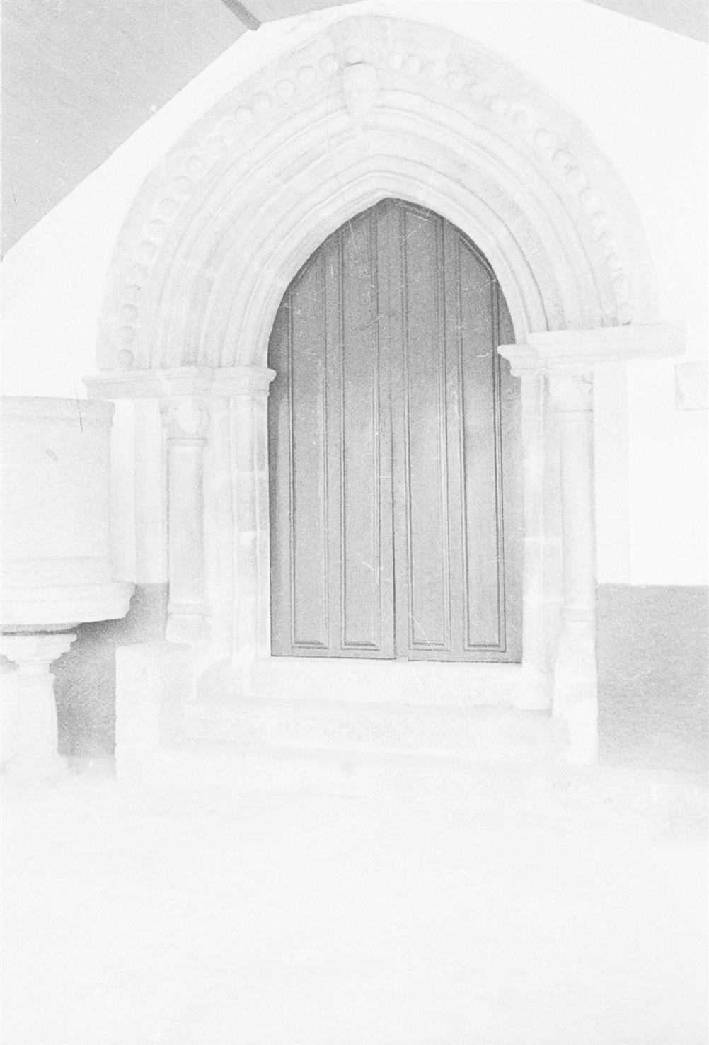 Cete : concelho de Paredes : porta principal da Capela da Senhora do Vale
