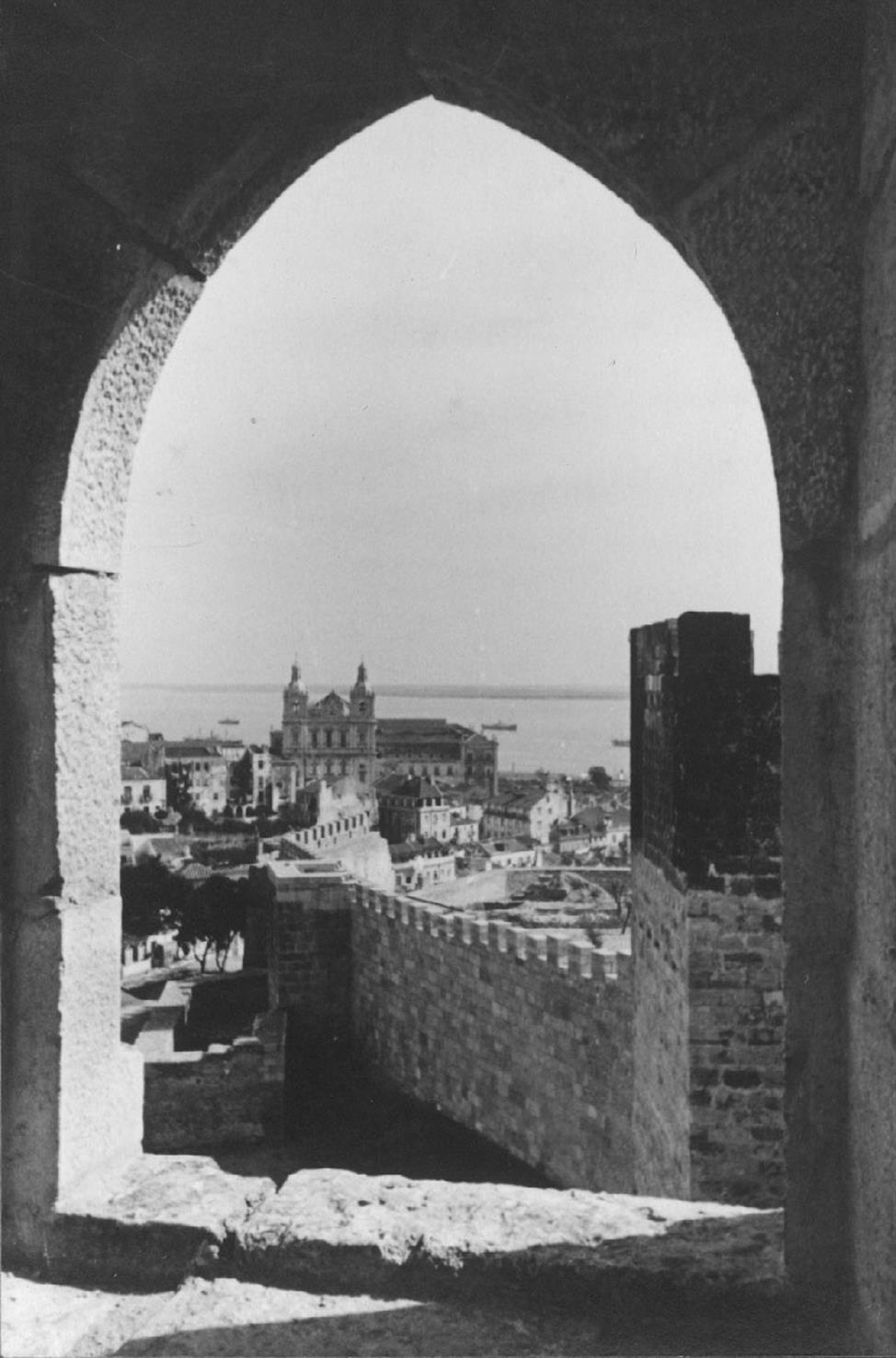 Lisboa : vista da cidade a partir do Castelo de São Jorge