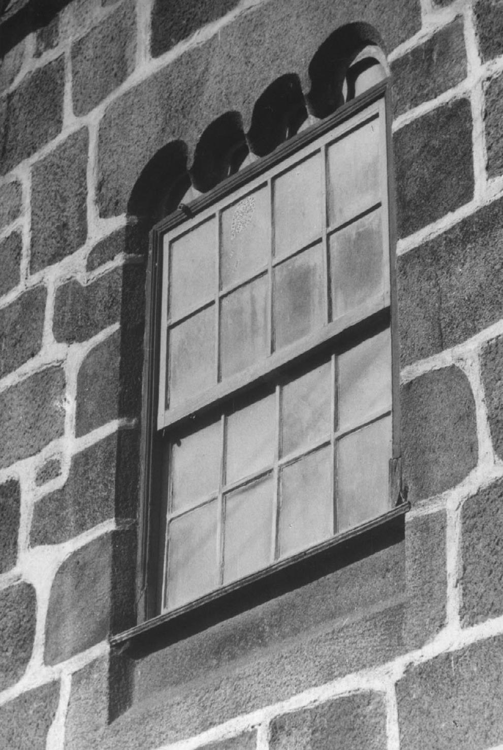 Viseu : janela na rua [Chão do Mestre]