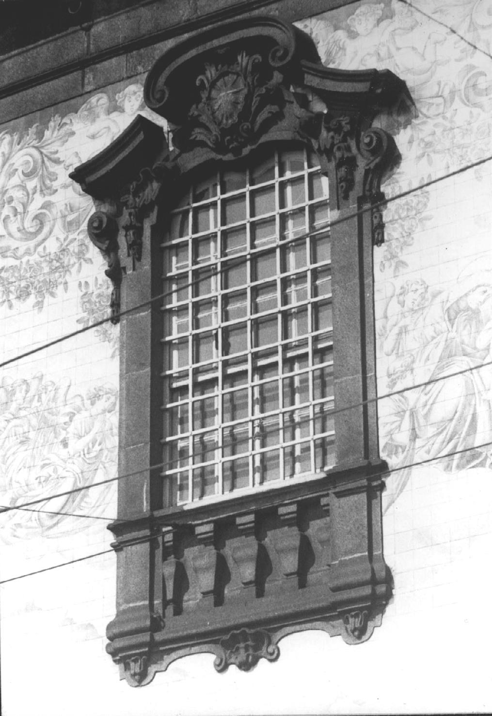 Porto : janela da Igreja do Carmo