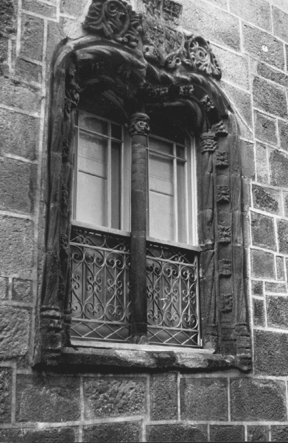Viseu : janela da Casa de Dom Duarte