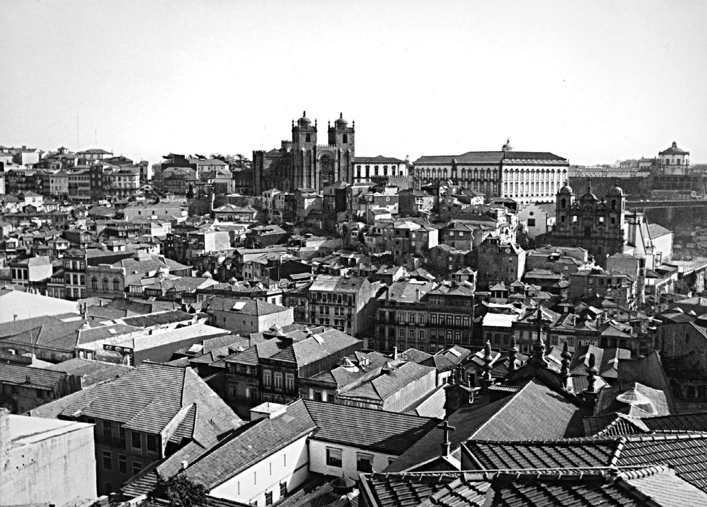 Vista panorâmica da zona da Sé, tirada da freguesia da Vitória