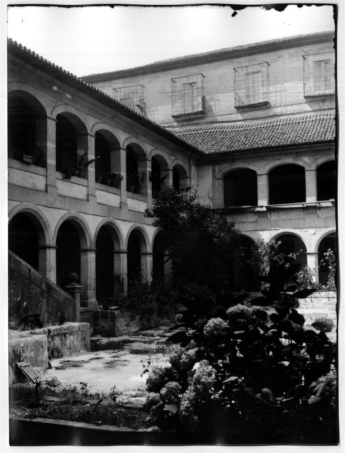 Convento de São Bento de Avé-Maria : pormenor do pátio interior