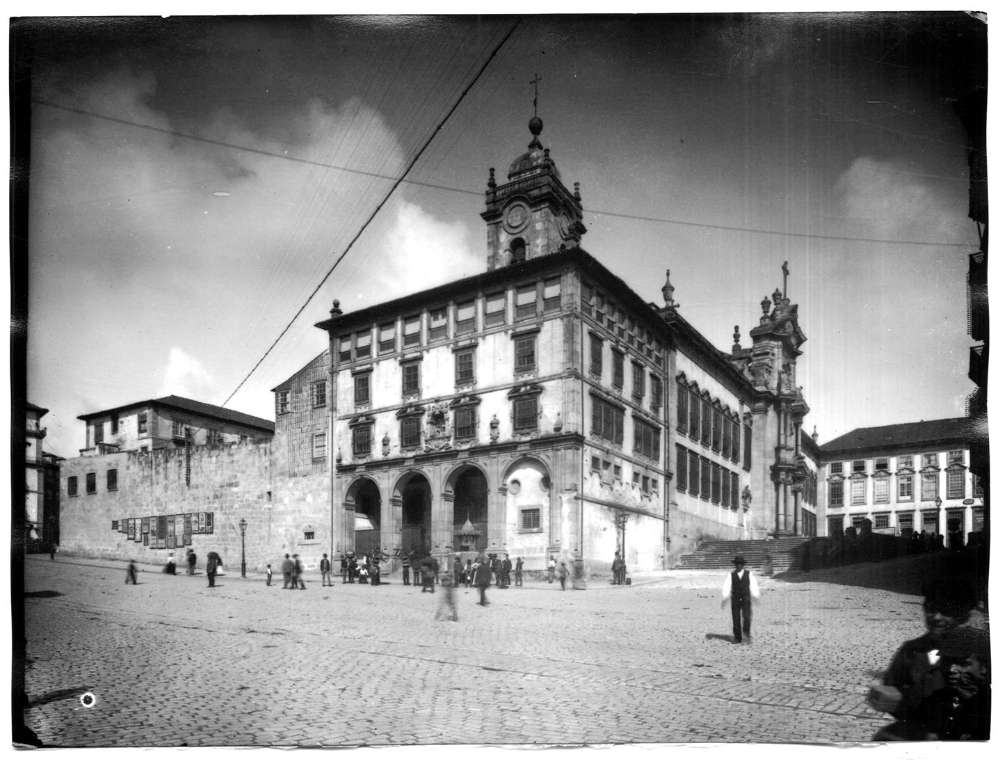 Convento de São Bento de Avé-Maria : fachada voltada para a Praça Almeida Garrett