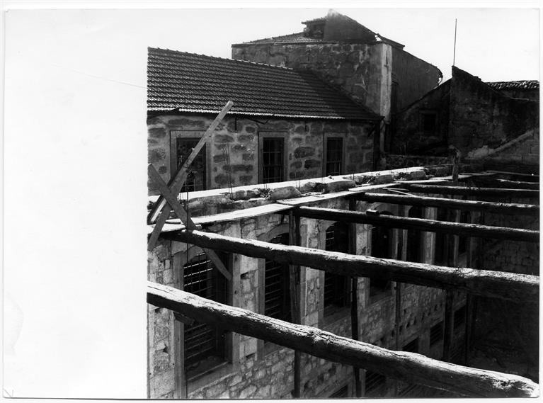 Obras de Restauro da Casa do Infante : 1958 - 1976 : telhados : salão e cave