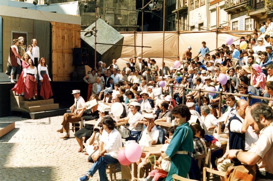 5º dia da limpeza : festejos na praça da Ribeira
