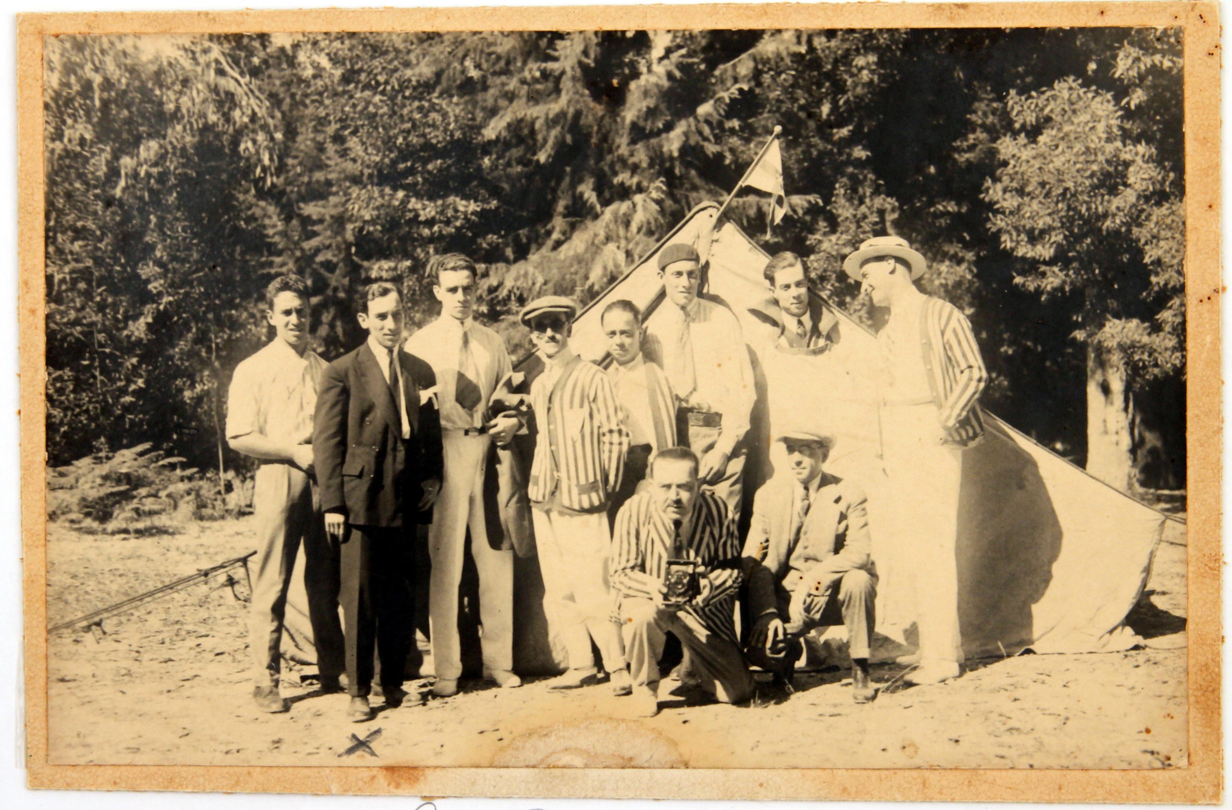 Cruz Caldas (1) : 1897-1928 : [Cruz Caldas com um grupo de amigos]