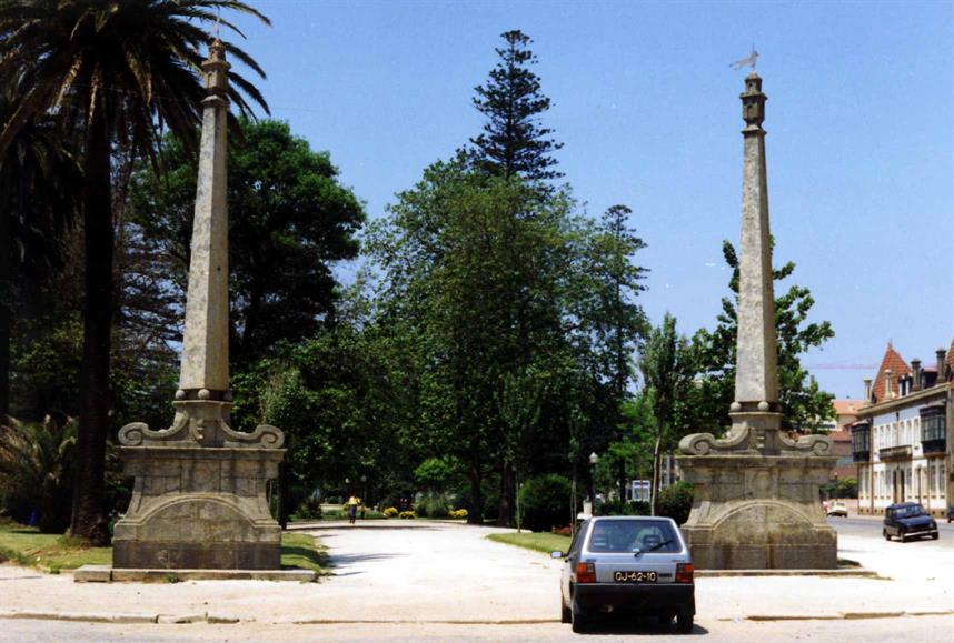 Nicolau Nasoni : um artista italiano no Porto : jardim do Passeio Alegre : obeliscos
