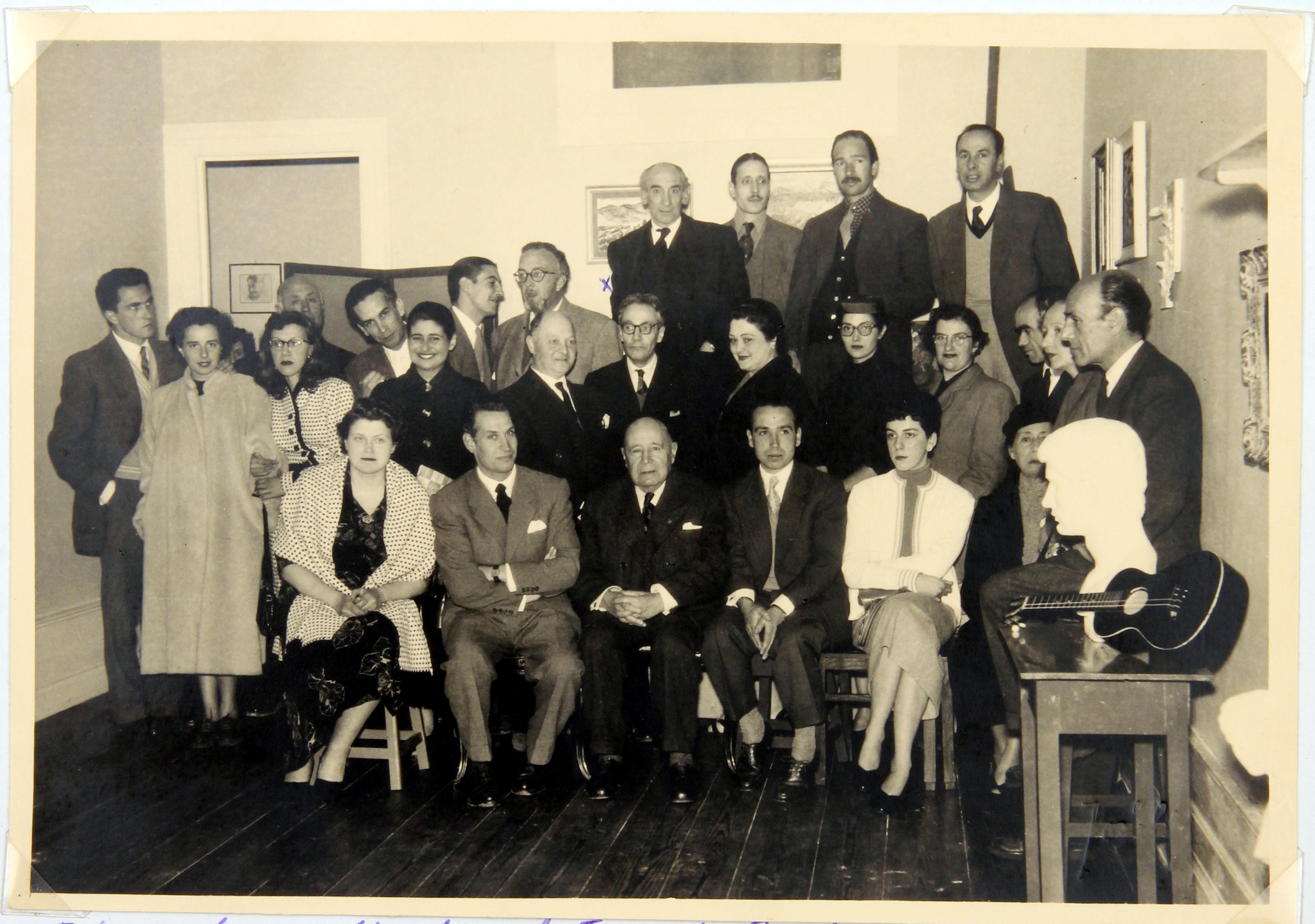 Cruz Caldas (3) : 1946-1965 : [retrato de grupo na inauguração da Academia Dominguez Alvarez]