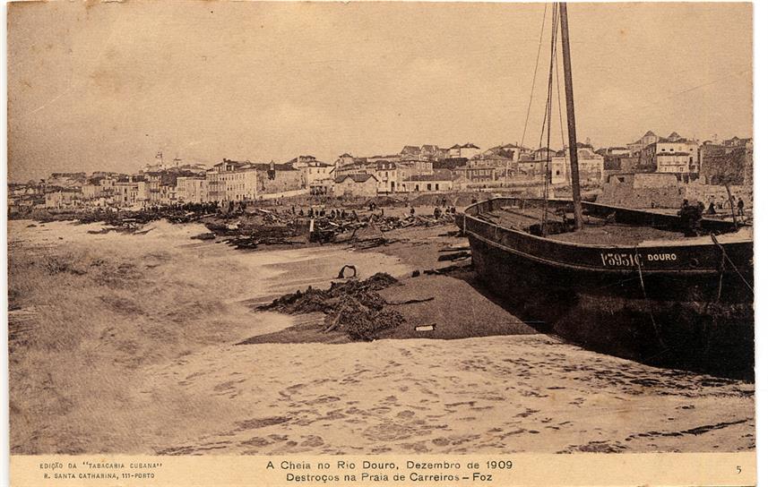 A cheia no Rio Douro, dezembro de 1909 : destroços na Praia de Carreiros : Foz