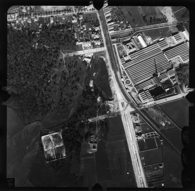 [Fotografia aérea da cidade do Porto : 1939-1940 : fiada 9, n.º 123]