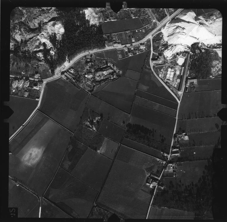 [Fotografia aérea da cidade do Porto : 1939-1940 : fiada 12, n.º 201]