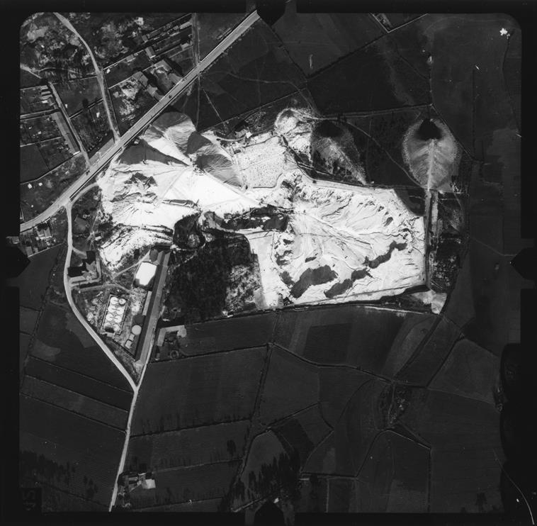 [Fotografia aérea da cidade do Porto : 1939-1940 : fiada 13, n.º 227]