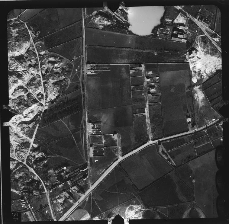 [Fotografia aérea da cidade do Porto : 1939-1940 : fiada 13, n.º 229]