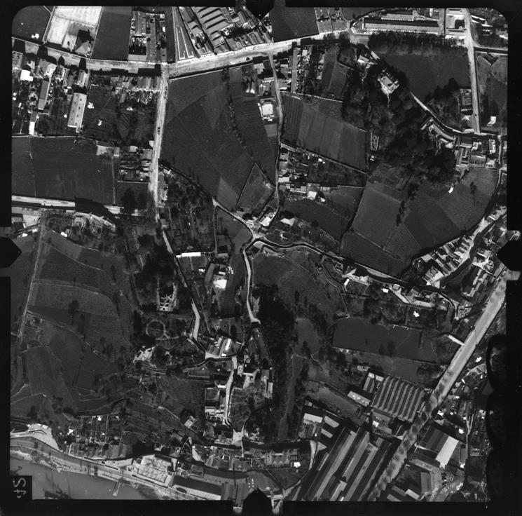[Fotografia aérea da cidade do Porto : 1939-1940 : fiada 14, n.º 233]