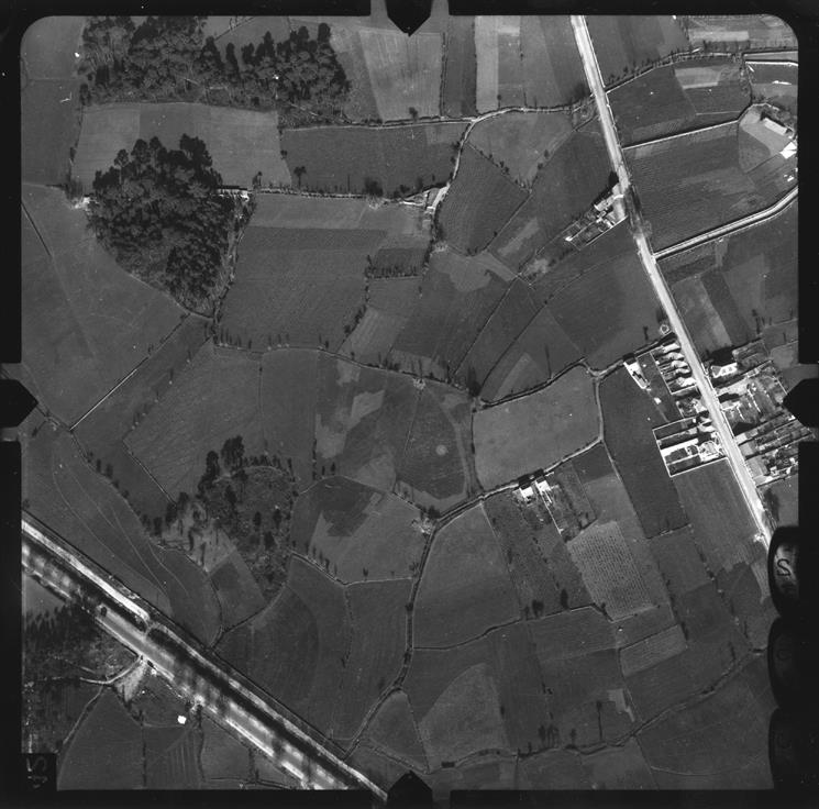 [Fotografia aérea da cidade do Porto : 1939-1940 : fiada 14, n.º 251]