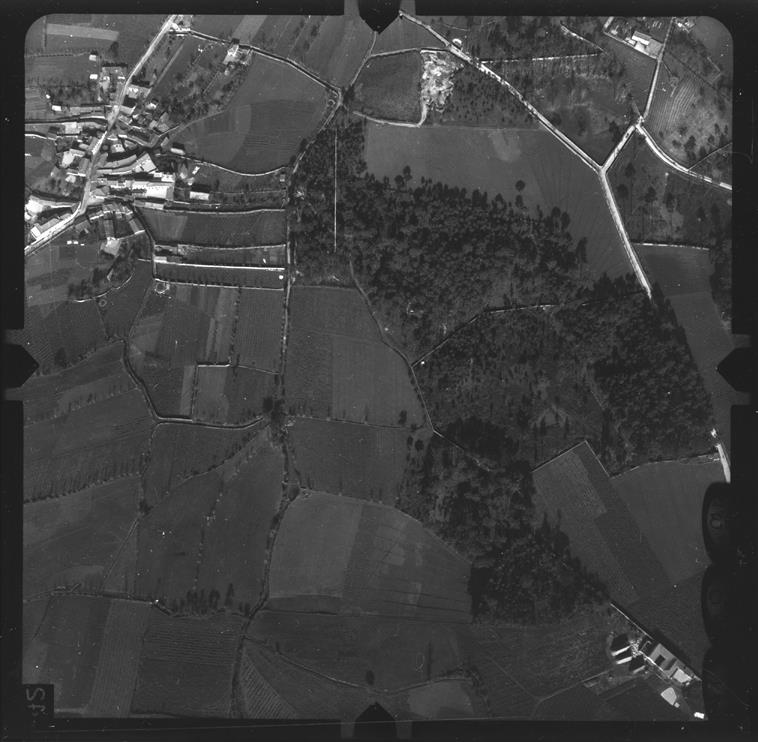 [Fotografia aérea da cidade do Porto : 1939-1940 : fiada 16, n.º 303]