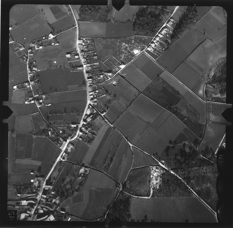 [Fotografia aérea da cidade do Porto : 1939-1940 : fiada 16, n.º 305]