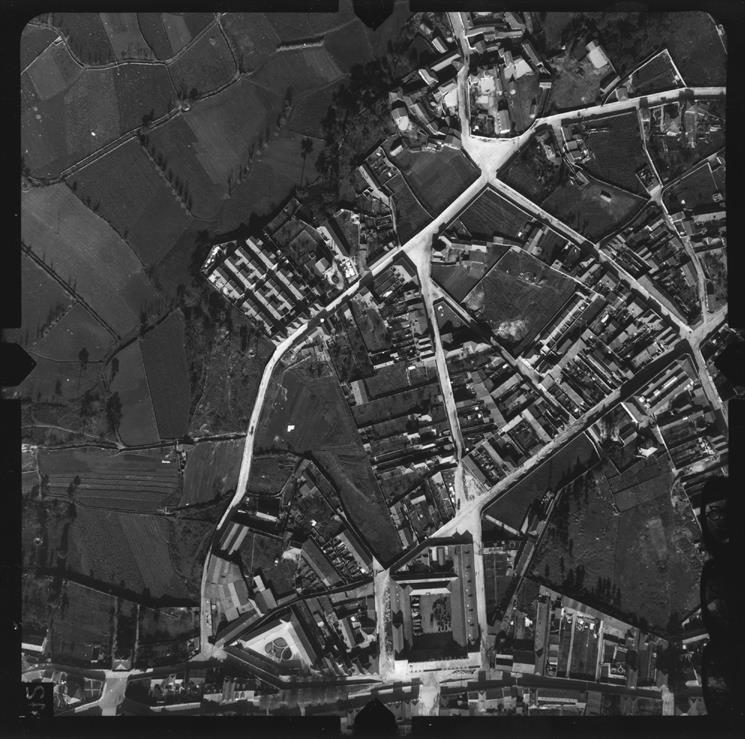 [Fotografia aérea da cidade do Porto : 1939-1940 : fiada 17, n.º 327]