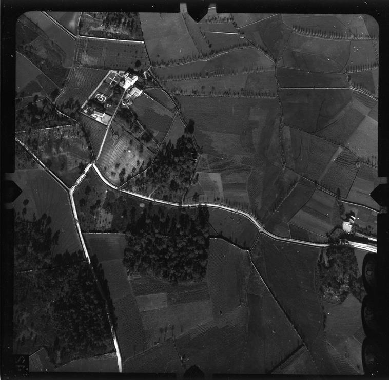 [Fotografia aérea da cidade do Porto : 1939-1940 : fiada 17, n.º 335]