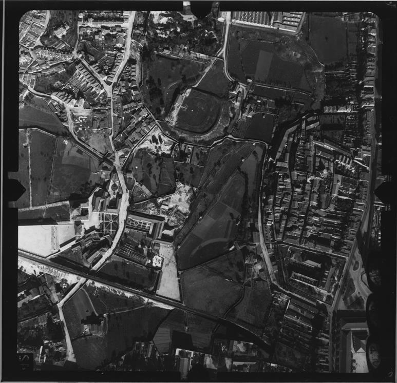 [Fotografia aérea da cidade do Porto : 1939-1940 : fiada 18A, n.º 385]