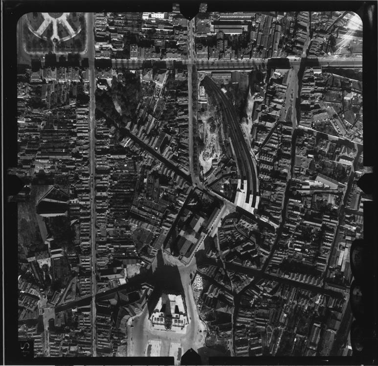 [Fotografia aérea da cidade do Porto : 1939-1940 : fiada 19, n.º 411]