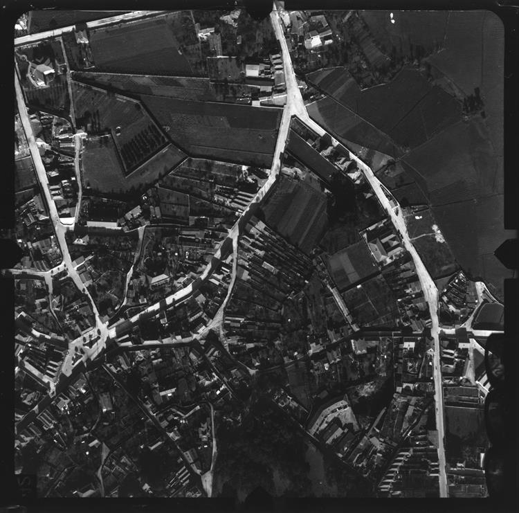 [Fotografia aérea da cidade do Porto : 1939-1940 : fiada 20, n.º 451]