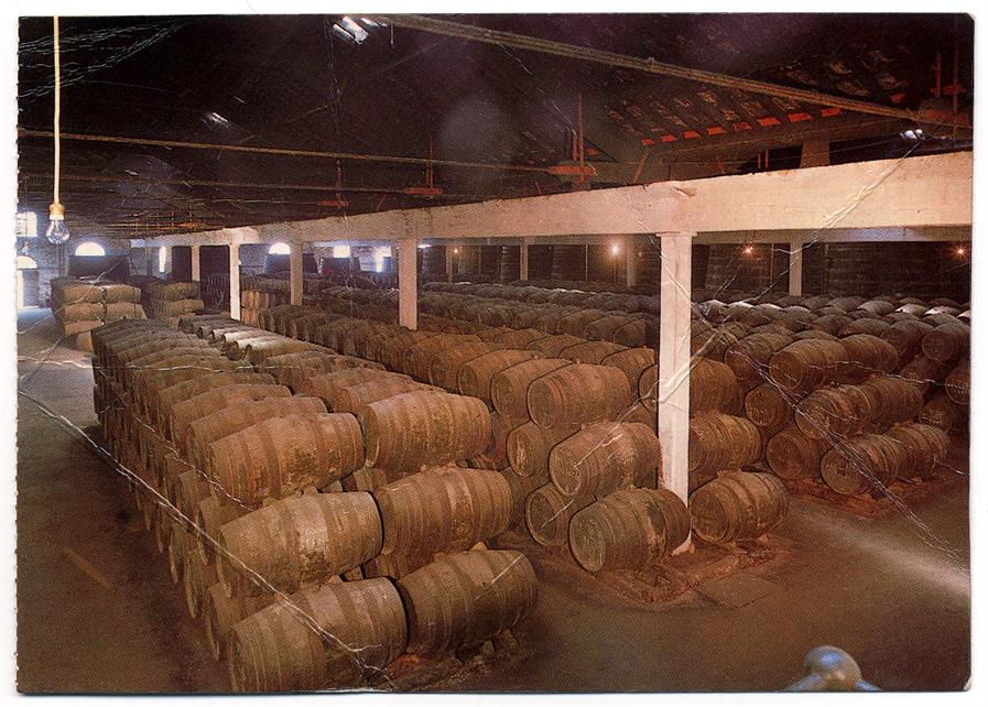 Real Vinícola : armazém de envelhecimento de vinho do Porto