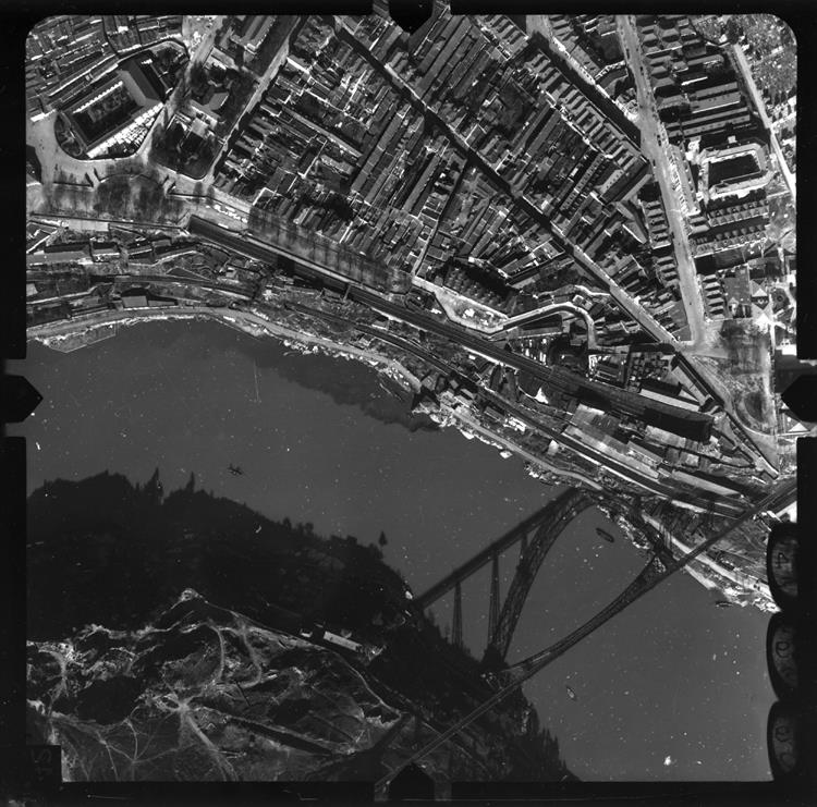 [Fotografia aérea da cidade do Porto : 1939-1940 : fiada 22, n.º 499]