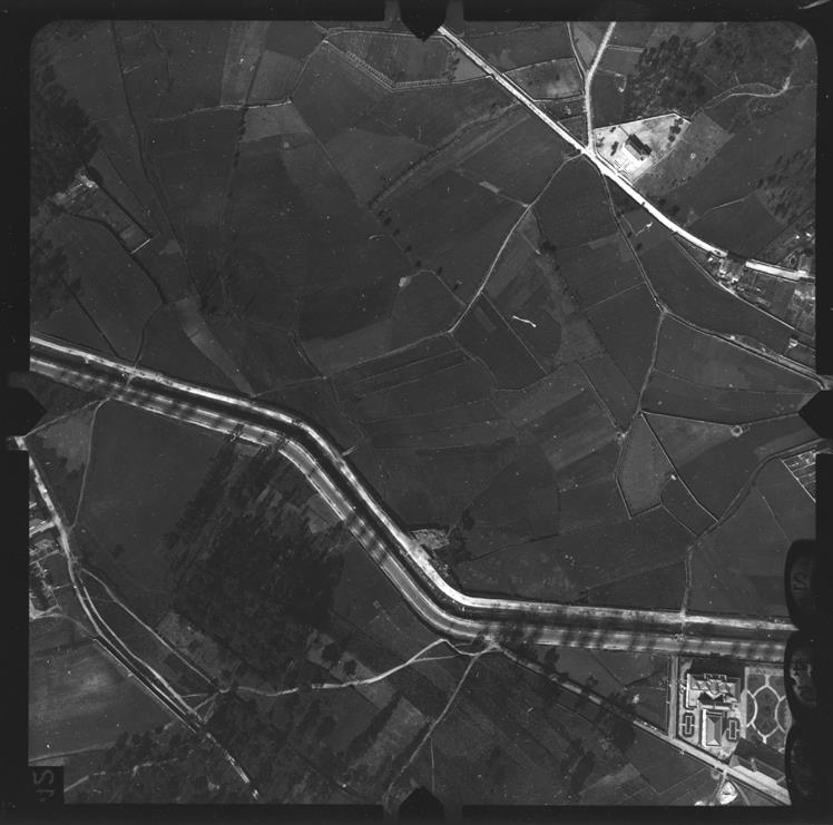 [Fotografia aérea da cidade do Porto : 1939-1940 : fiada 24, n.º 248]