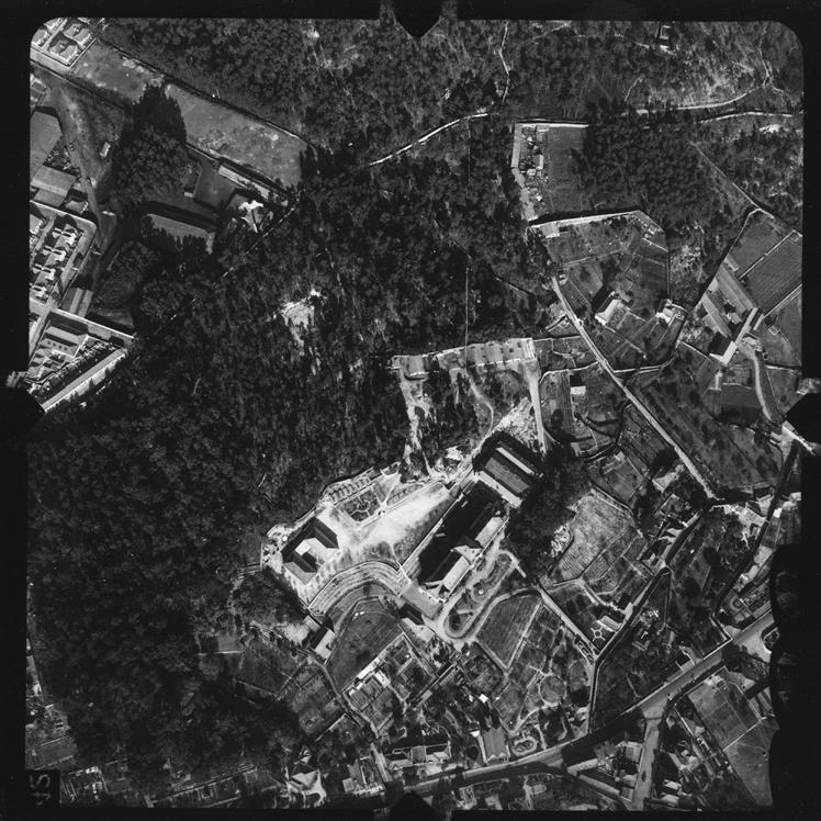 [Fotografia aérea da cidade do Porto : 1939-1940 : fiada 24A, n.º 572]