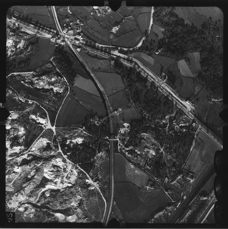 [Fotografia aérea da cidade do Porto : 1939-1940 : fiada 28, n.º 702]