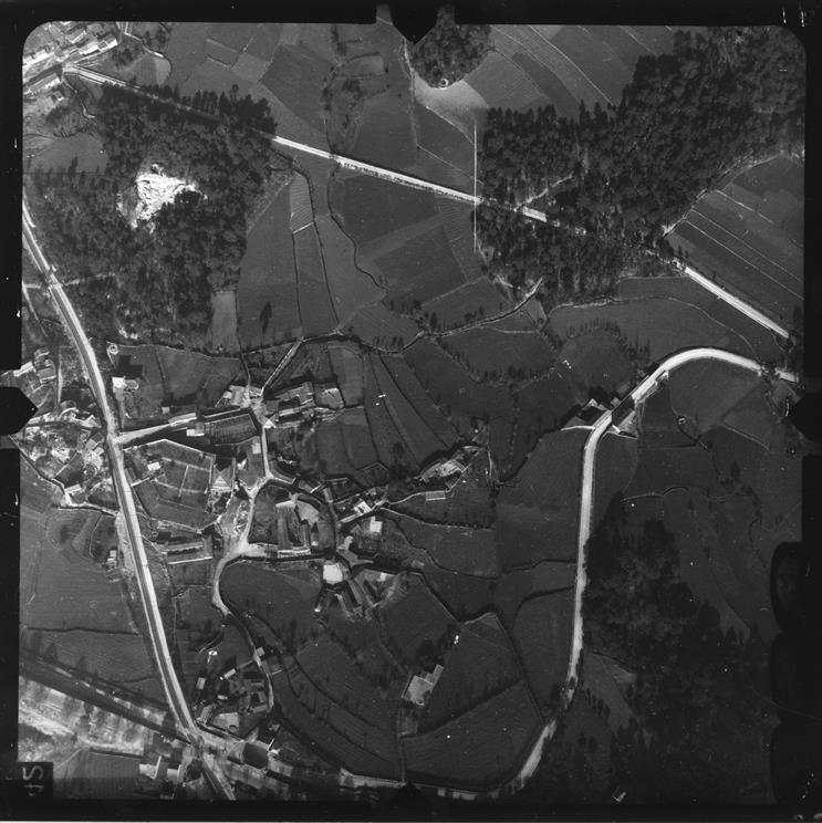 [Fotografia aérea da cidade do Porto : 1939-1940 : fiada 28, n.º 704]