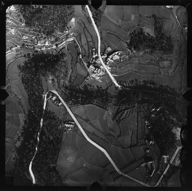 [Fotografia aérea da cidade do Porto : 1939-1940 : fiada 29, n.º 518]