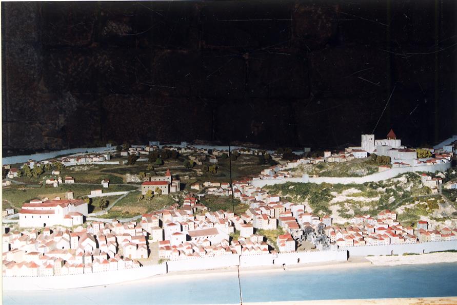 Maqueta do Porto medieval : zona ribeirinha e morro da Sé