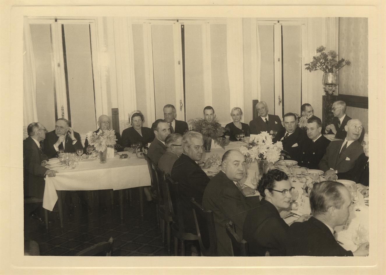 [Restaurante Comercial : banquete do] 1.º centenário do selo português : 1853-1953
