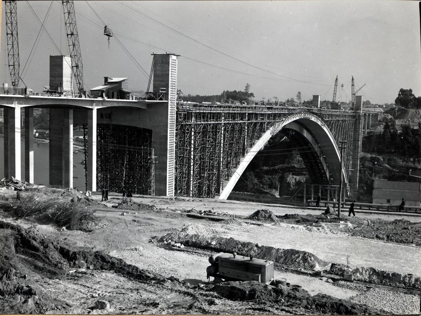 Construção da Ponte da Arrábida : tabuleiro e pilares