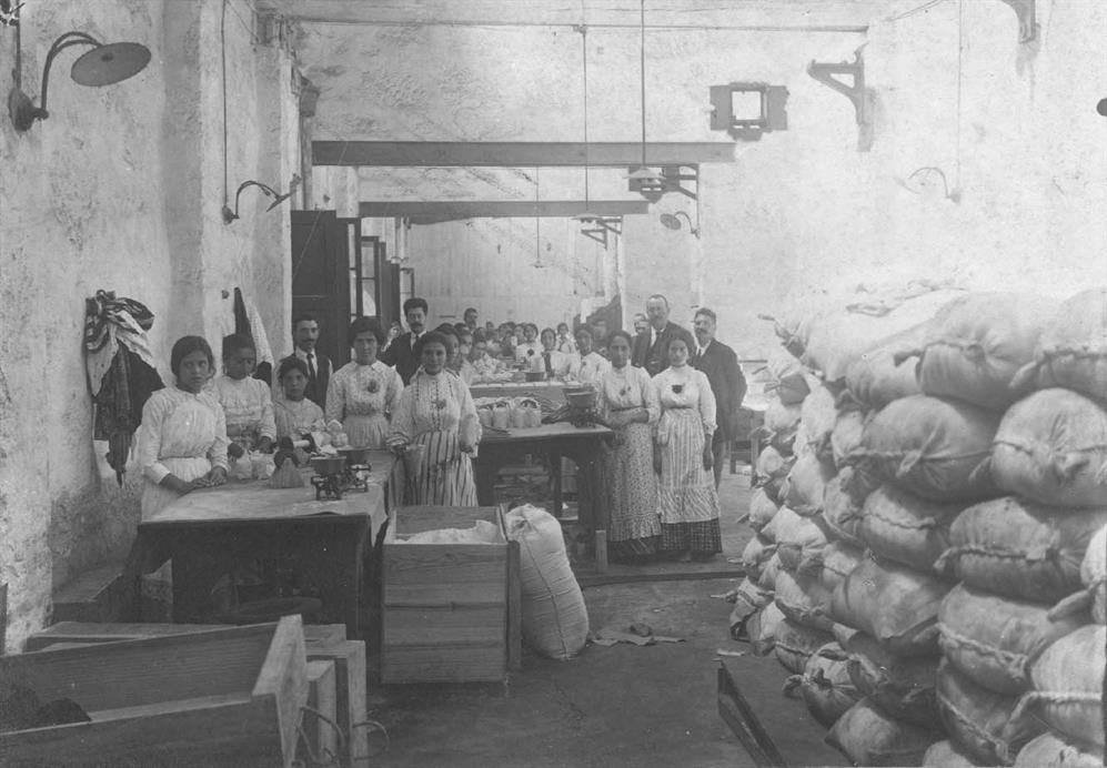 Crise alimentícia de 1916 - 1917 : Comissão de Subsistências : sede e oficinas de empacotamento