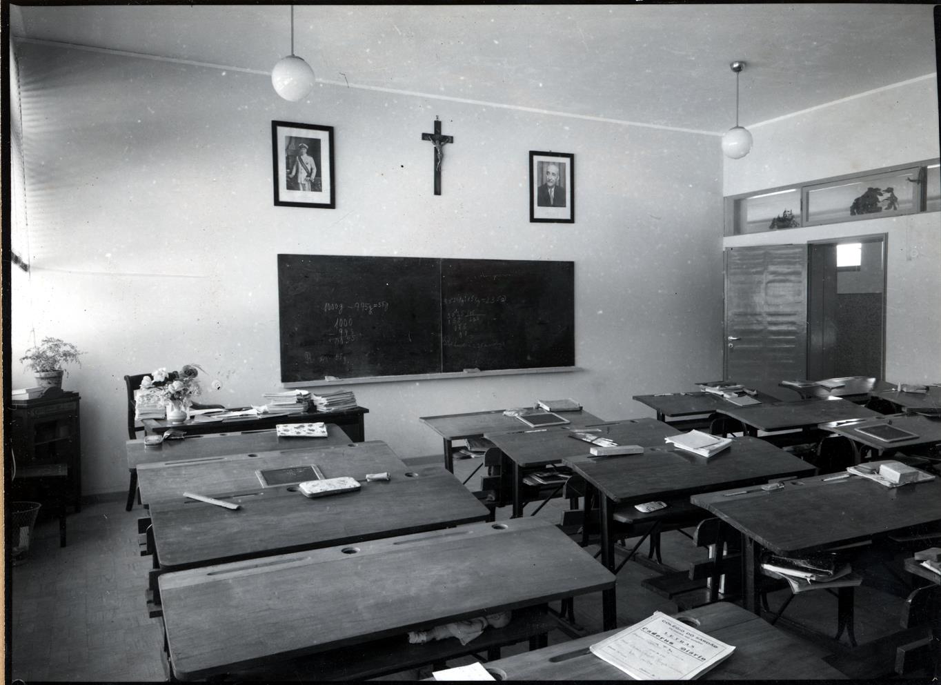 Interior de escola : sala de aula