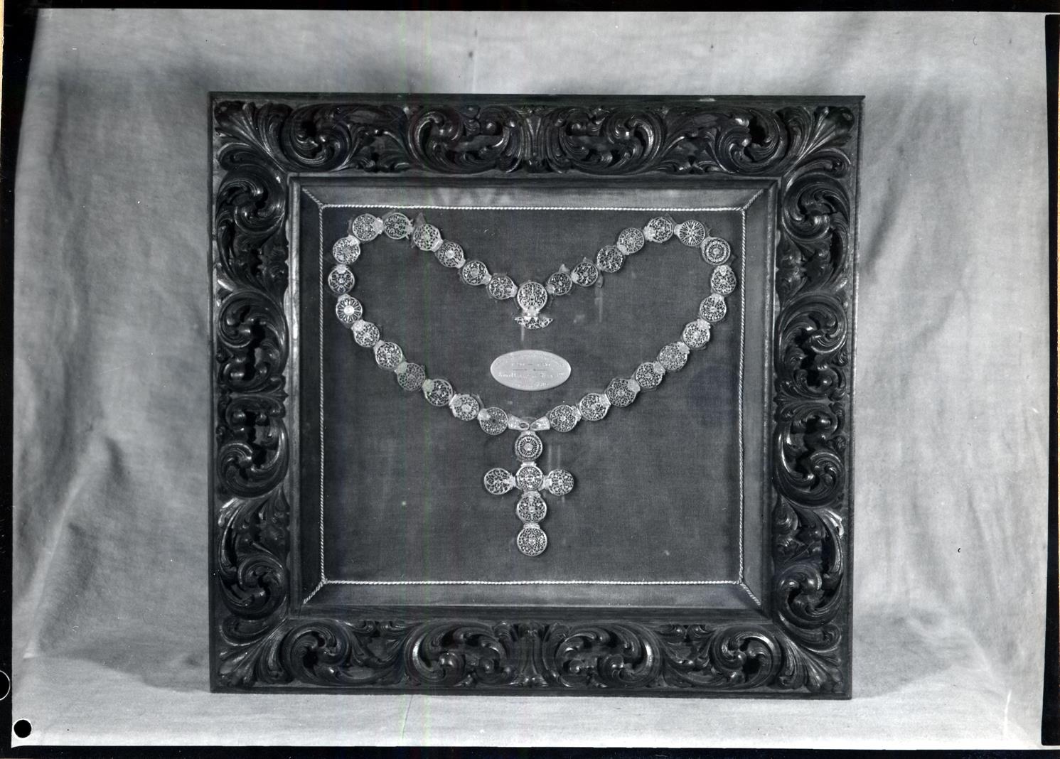 Exposição de relógios do séc. XVI ao XIX : terço (?)