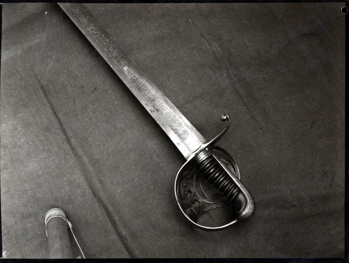 Pedro Álvares Cabral : V centenário do seu nascimento : 1468-1968 : espada de copos de tigela