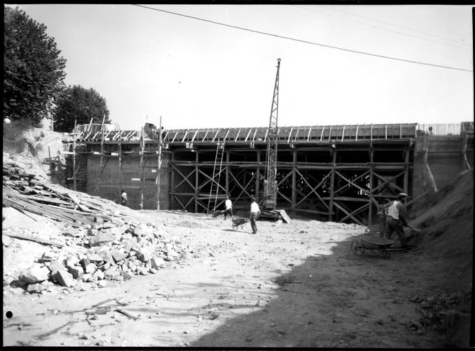 Construção da passagem inferior da Rua Manuel Pinto de Azevedo : continuação e conclusão