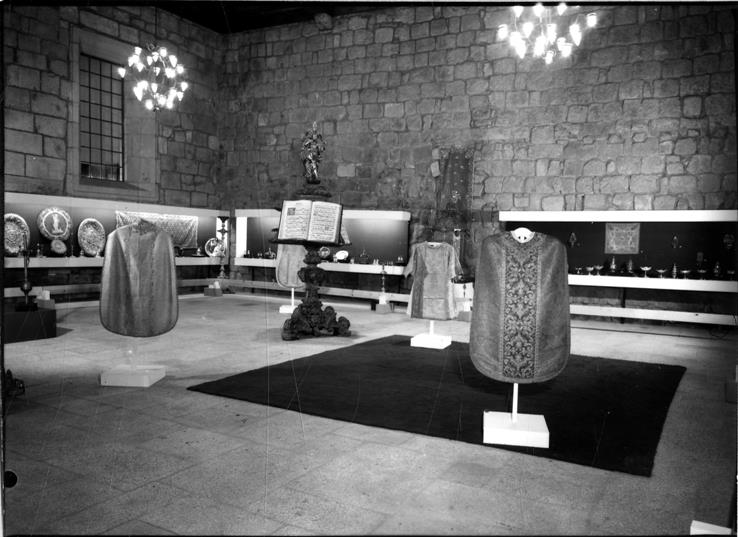 Alfaias litúrgicas da Diocese do Porto : exposição