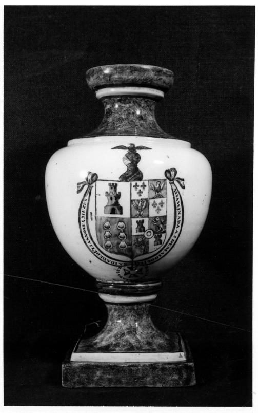 Exposição de cerâmica portuense : séculos XVIII e XIX : jarrão