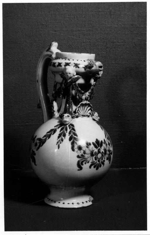 Exposição de cerâmica portuense : séculos XVIII e XIX : bilha de segredo