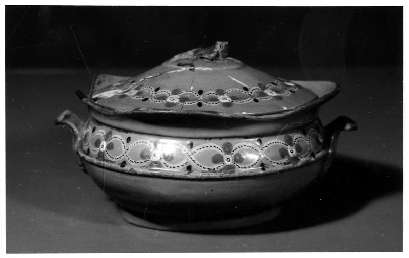 Exposição de cerâmica portuense : séculos XVIII e XIX : açucareiro