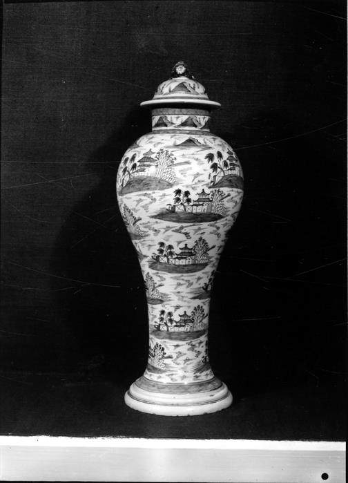 Exposição de cerâmica portuense : séculos XVIII e XIX : jarrão com tampa