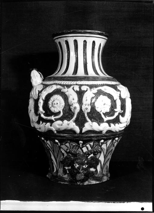 Exposição de cerâmica portuense : séculos XVIII e XIX : depósito para água