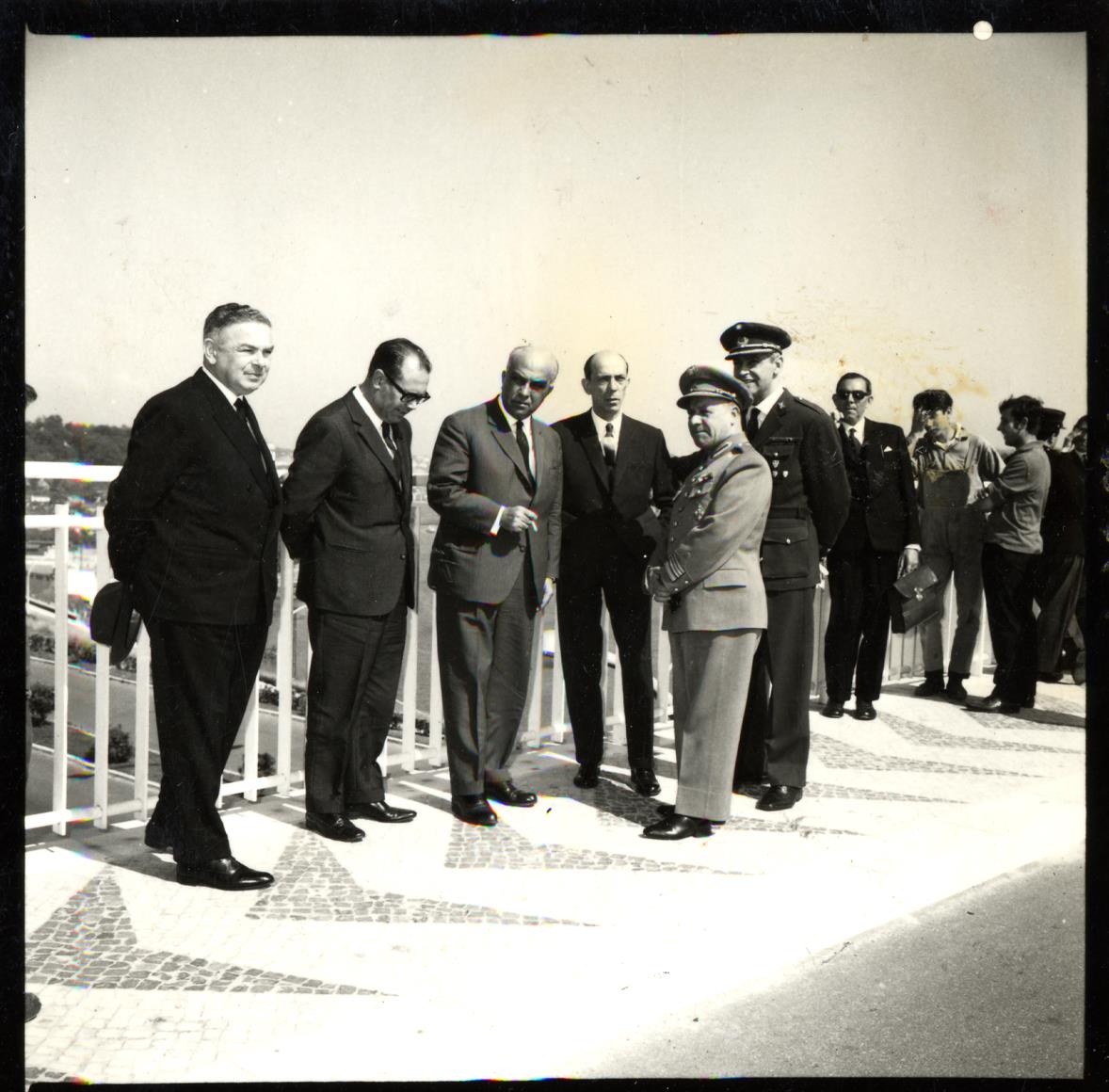 Visita ao Porto do Senhor Presidente da República : chegada à Ponte da Arrábida