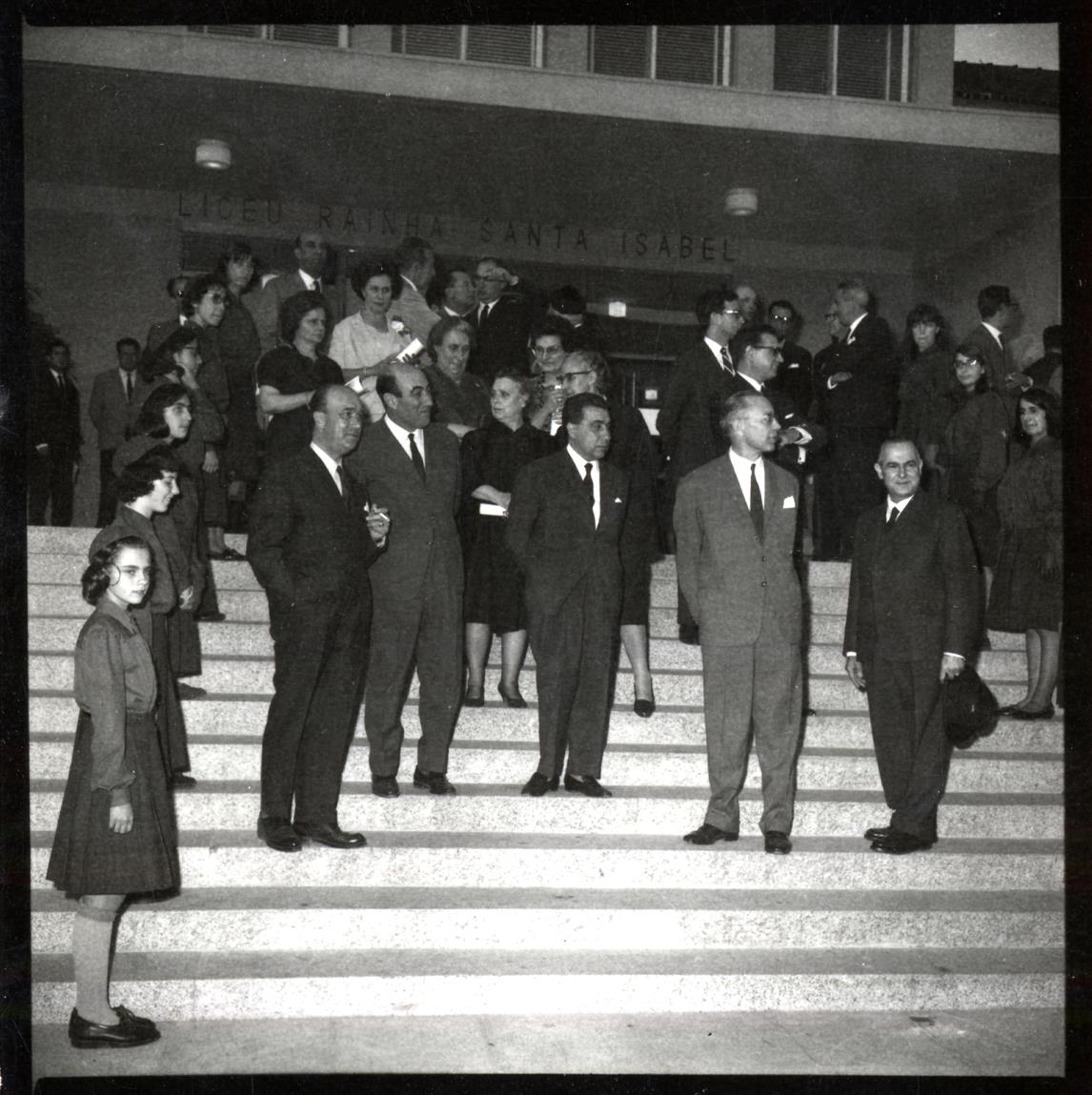 Visita ao Porto do Senhor Presidente da República : inauguração do Liceu Rainha Santa Isabel